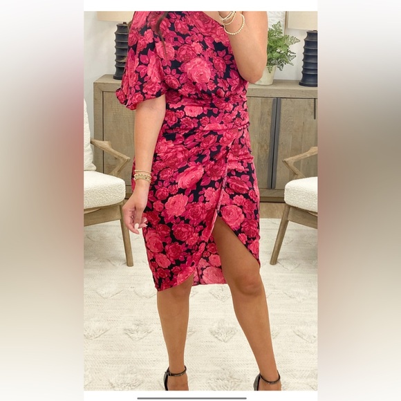 One shoulder, irregular hem, floral print dress. Size large - Picture 8 of 8